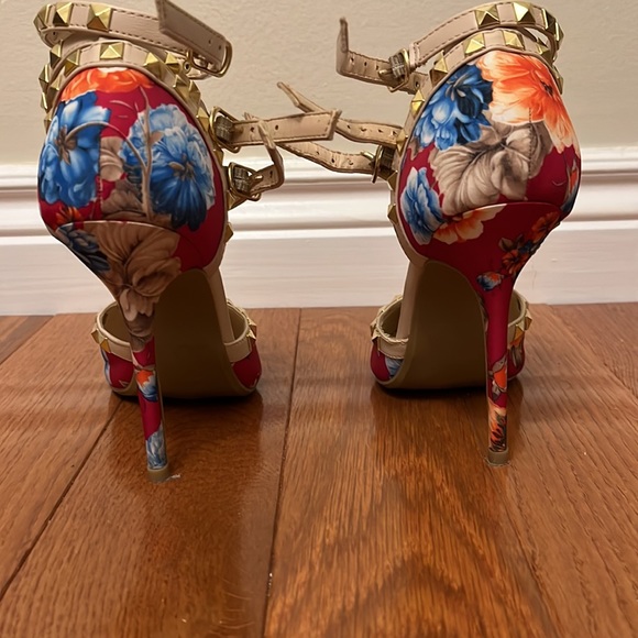 Floral strappy heels - Picture 2 of 3